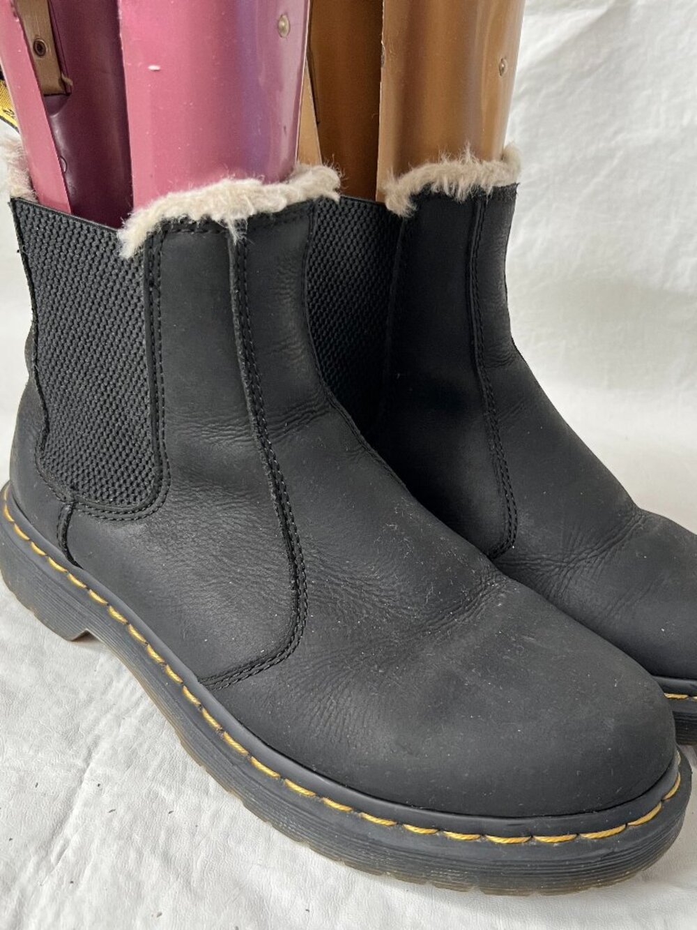 Dr Martens chelsea boots womens US 9 black leather faux fur 2976 Leonore ankle